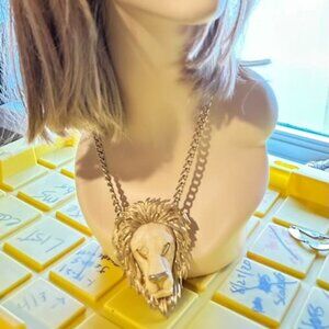 Vintage 70s Razza Lion Resin and Brass Necklace 18"